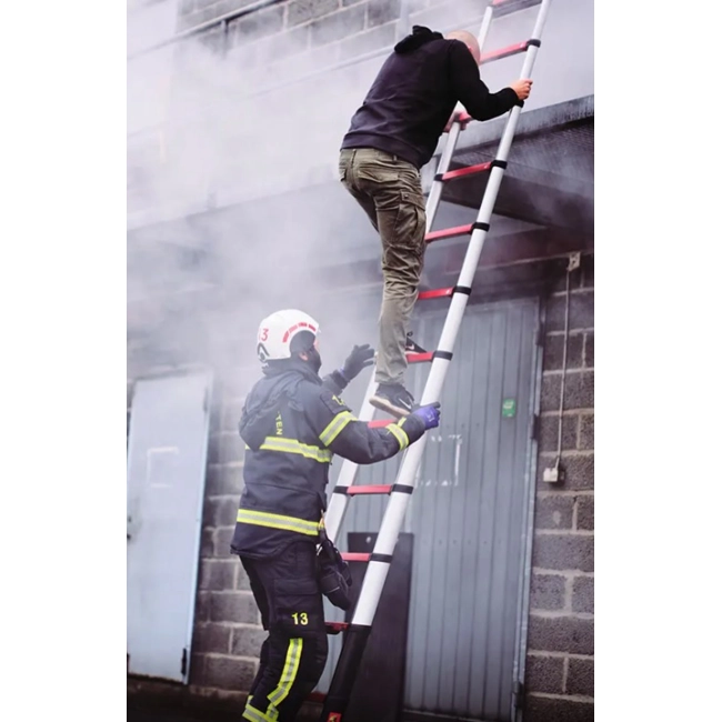 Vendita online Scala telescopica 13 gradini ultracompatta RESCUE LINE ROSSO/NERA